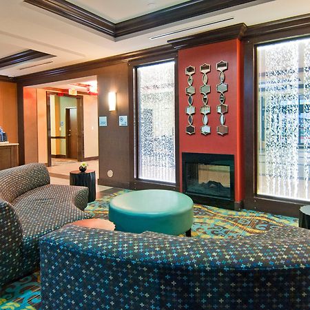 Holiday Inn Express & Suites San Antonio Frost Bank Center By Ihg Exterior photo