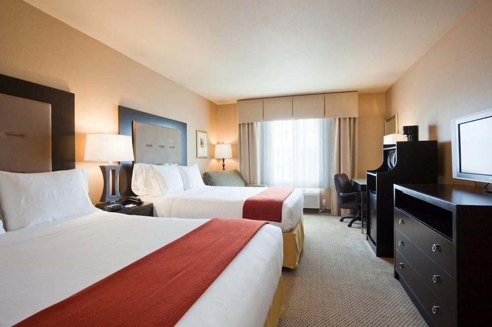 Holiday Inn Express & Suites San Antonio Frost Bank Center By Ihg Exterior photo