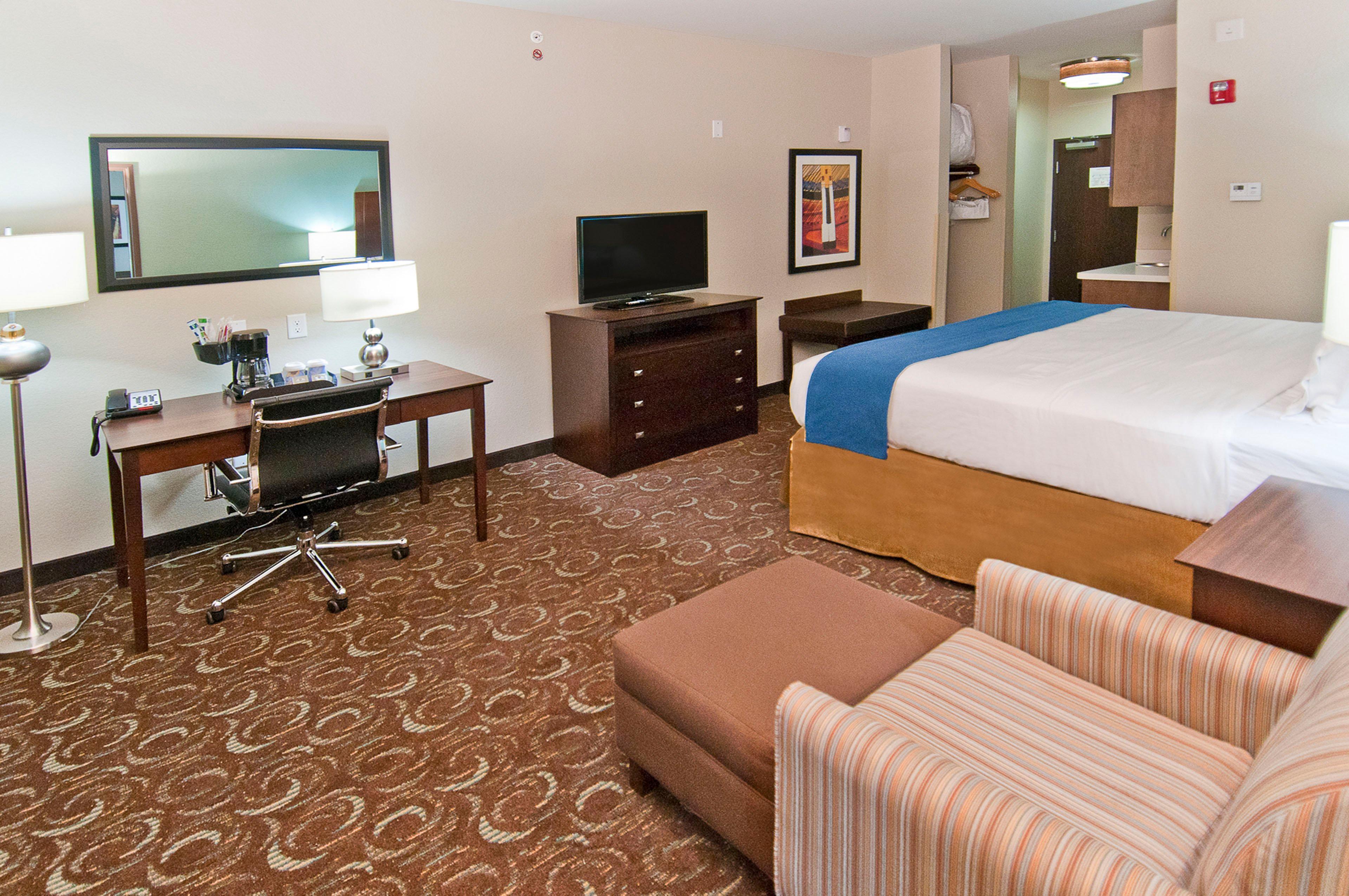 Holiday Inn Express & Suites San Antonio Frost Bank Center By Ihg Exterior photo