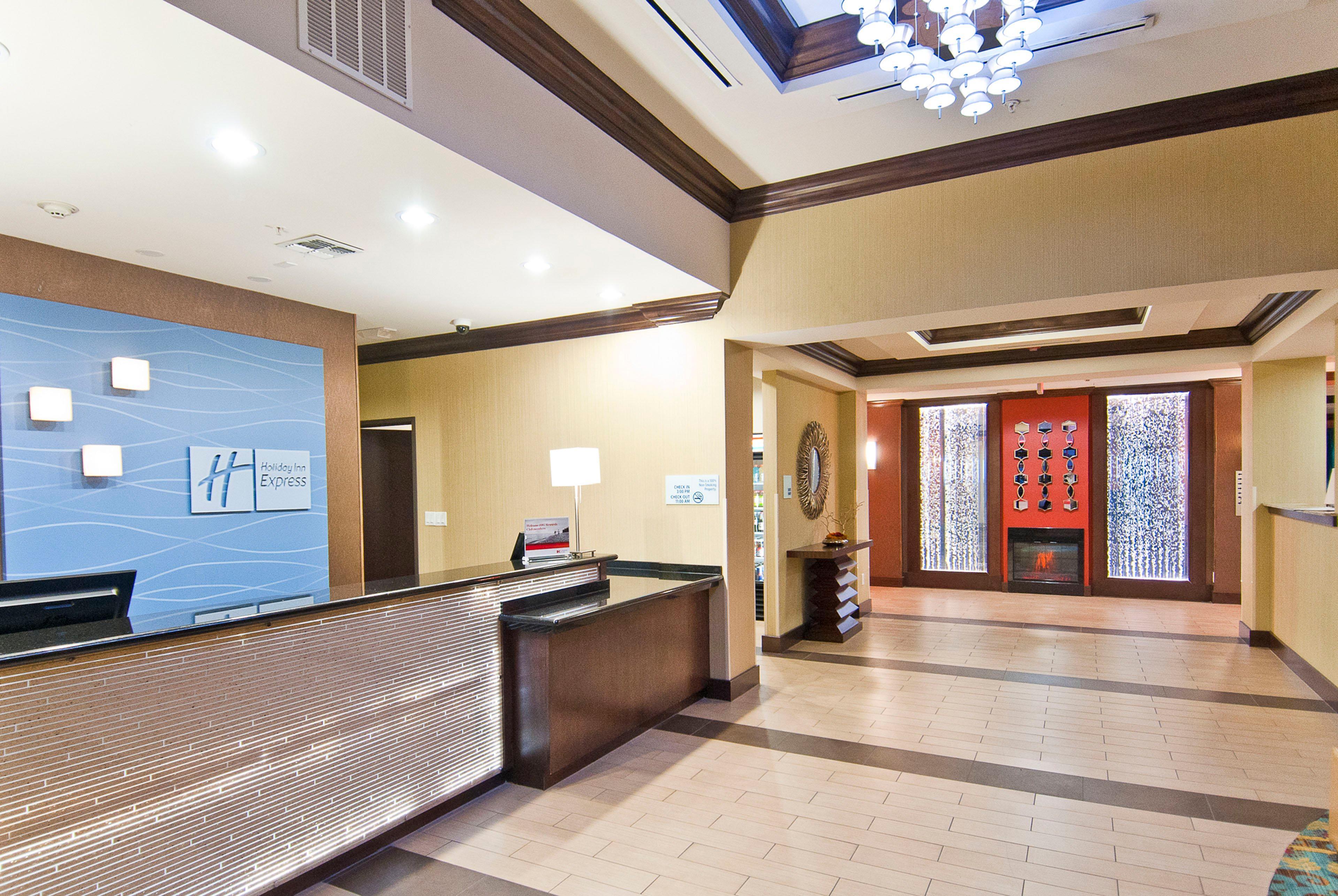 Holiday Inn Express & Suites San Antonio Frost Bank Center By Ihg Exterior photo