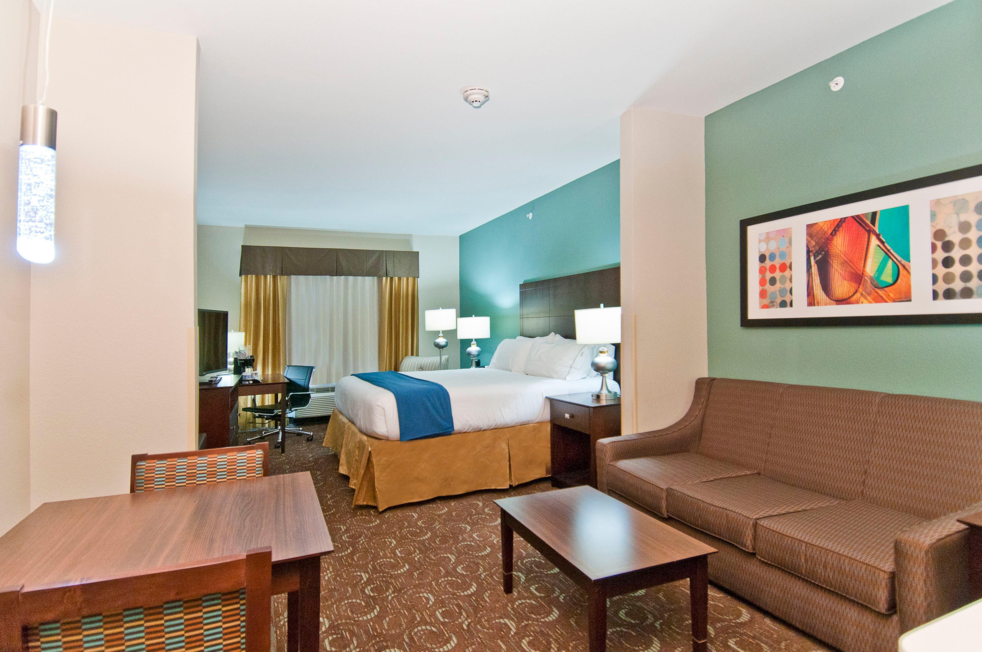 Holiday Inn Express & Suites San Antonio Frost Bank Center By Ihg Exterior photo