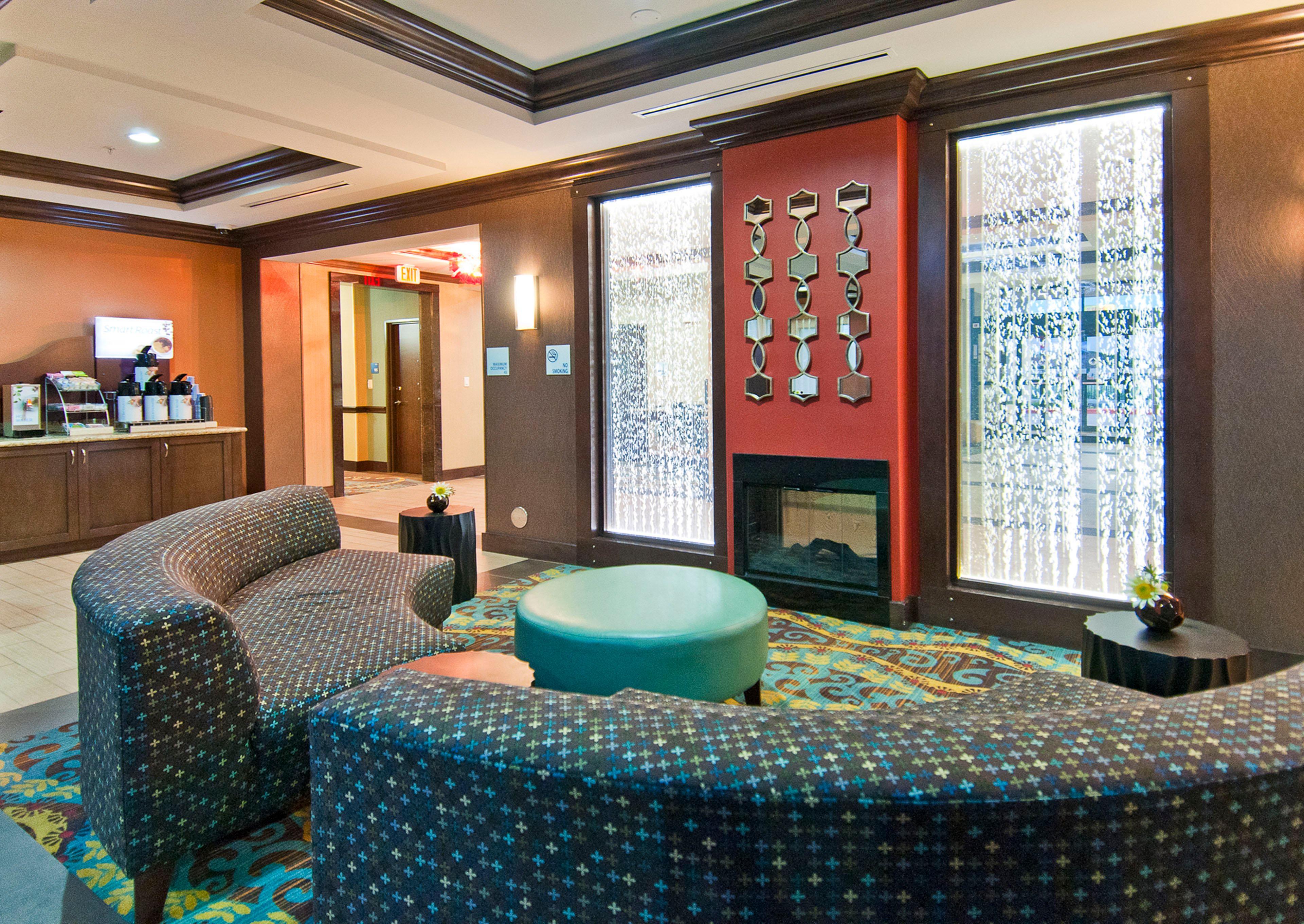 Holiday Inn Express & Suites San Antonio Frost Bank Center By Ihg Exterior photo