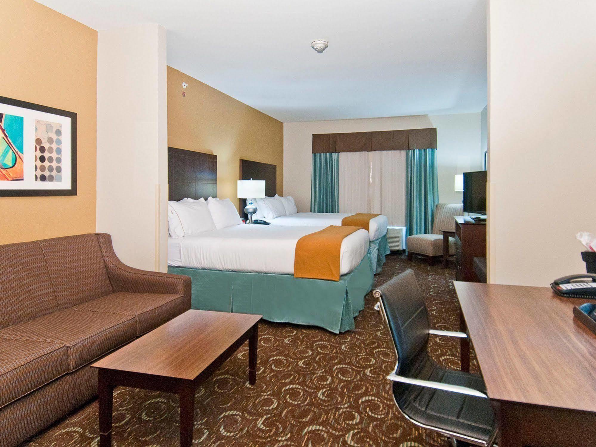 Holiday Inn Express & Suites San Antonio Frost Bank Center By Ihg Exterior photo